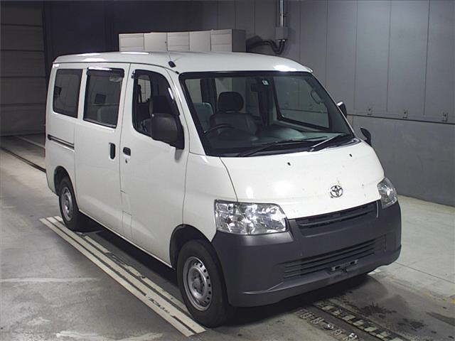 2357 Toyota Town ace van S412M 2016 г. (JU Gifu)